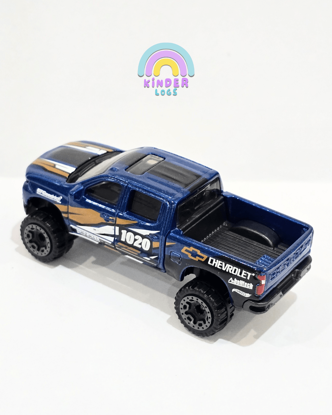 Hot Wheels 2019 Chevy Silverado Trail Boss LT - Blue (Uncarded) - Kinder Logs