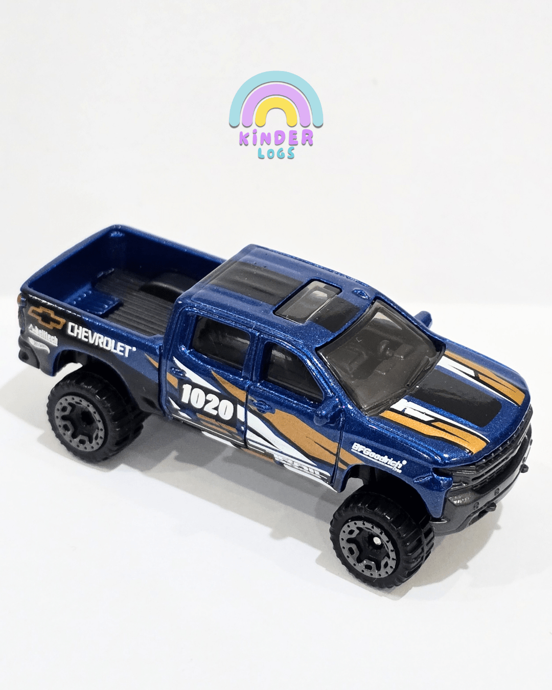 Hot Wheels 2019 Chevy Silverado Trail Boss LT - Blue (Uncarded) - Kinder Logs
