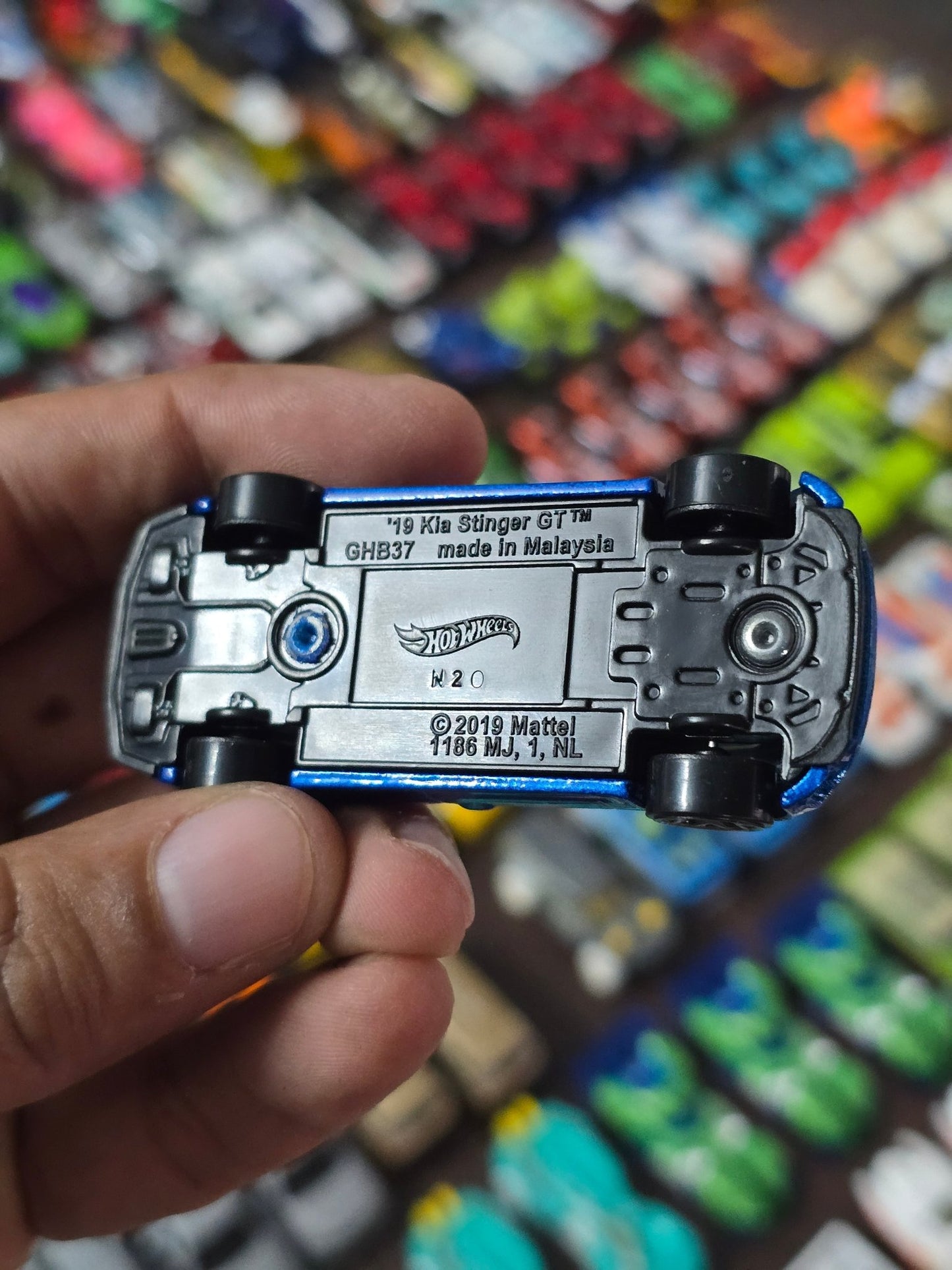 Hot Wheels 2019 Kia Stinger GT - Blue (Uncarded) - Kinder Logs