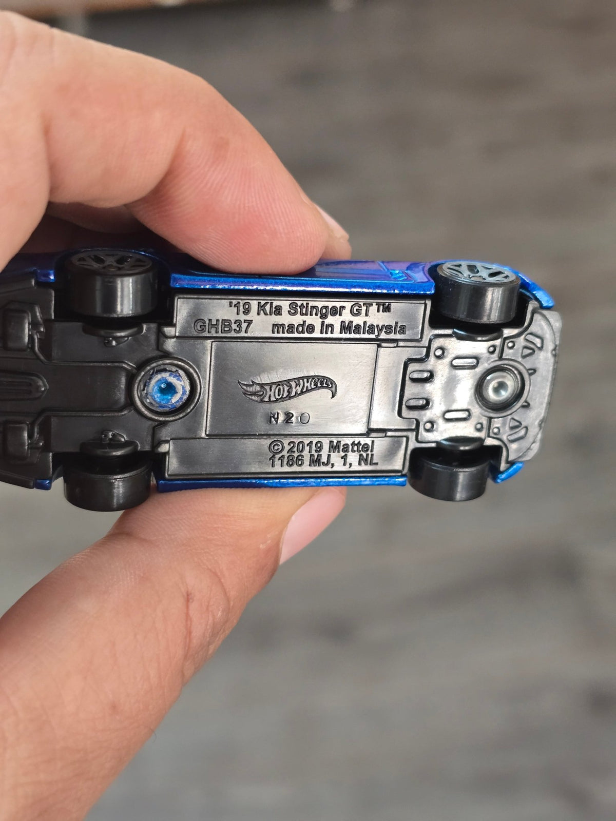 Hot Wheels 2019 Kia Stinger GT - Blue (Uncarded) - Kinder Logs
