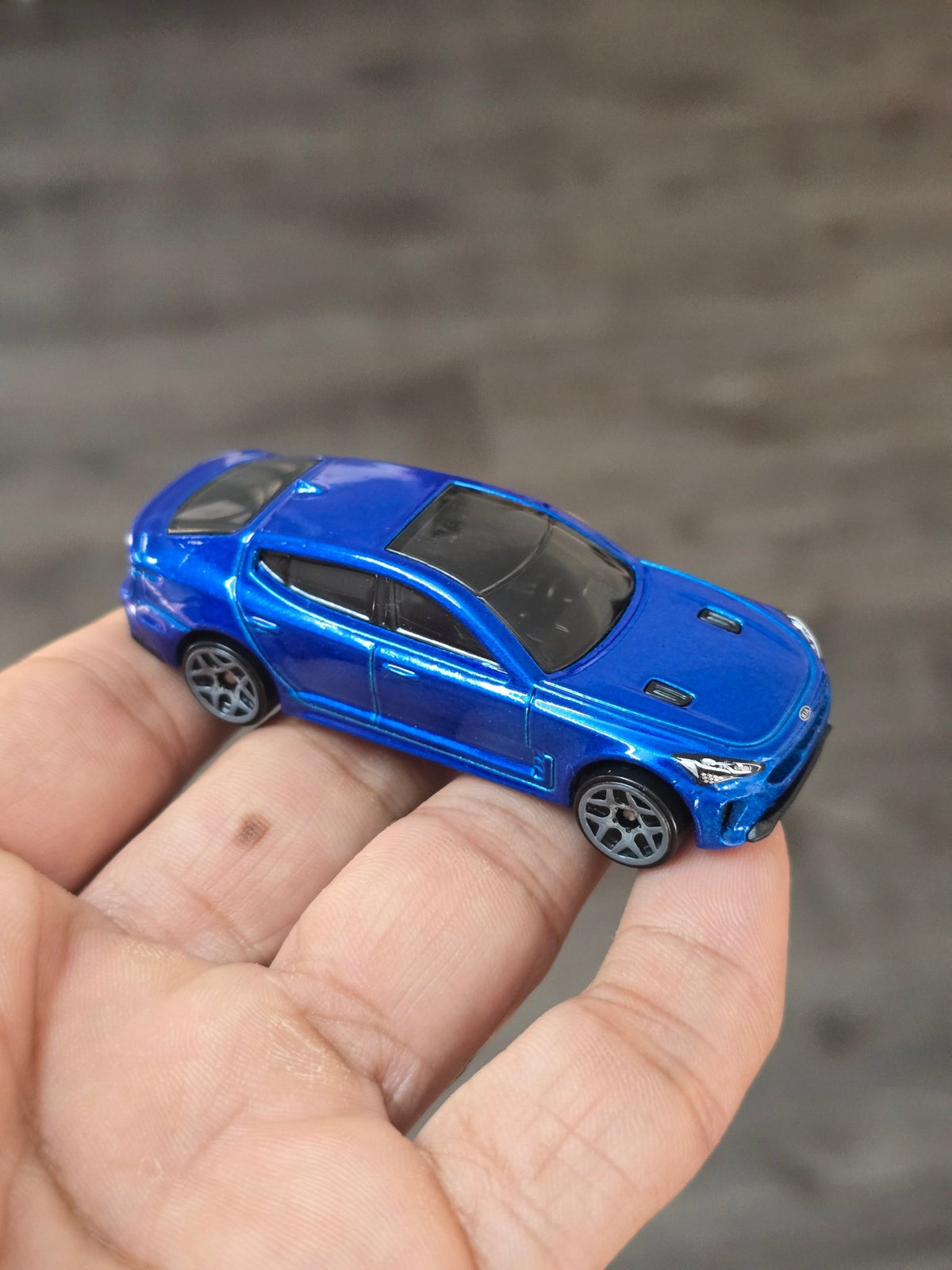 Hot Wheels 2019 Kia Stinger GT - Blue (Uncarded) - Kinder Logs