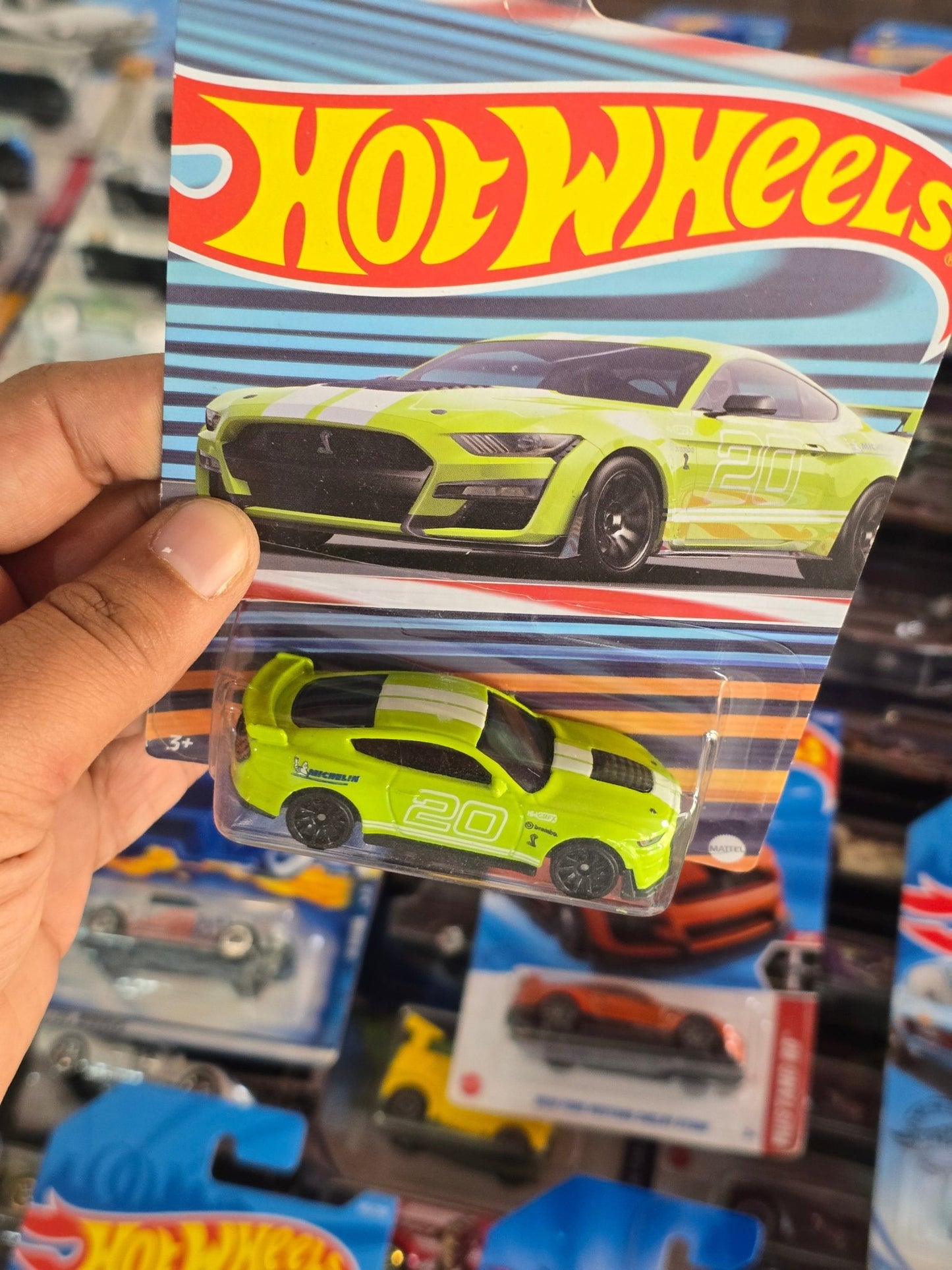 Hot Wheels 2020 Ford Mustang Shelby GT500 - Racing Circuit (Imported) - Kinder Logs