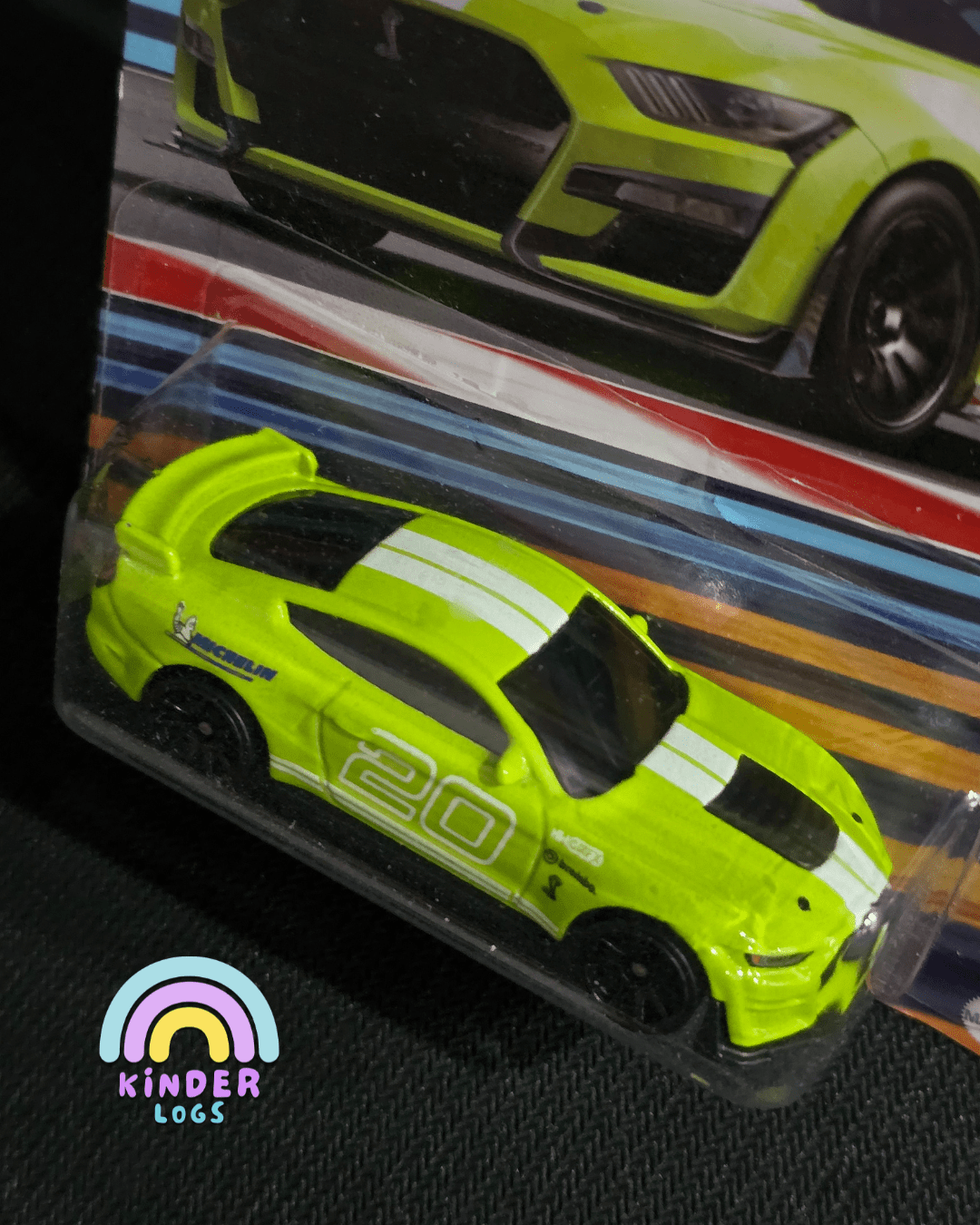 Hot Wheels 2020 Ford Mustang Shelby GT500 - Racing Circuit (Imported) - Kinder Logs