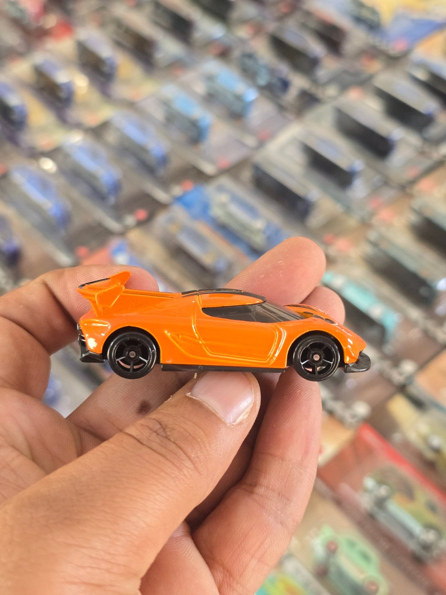 Hot Wheels 2020 Koenigsegg Jesko - Orange (Uncarded) - Kinder Logs