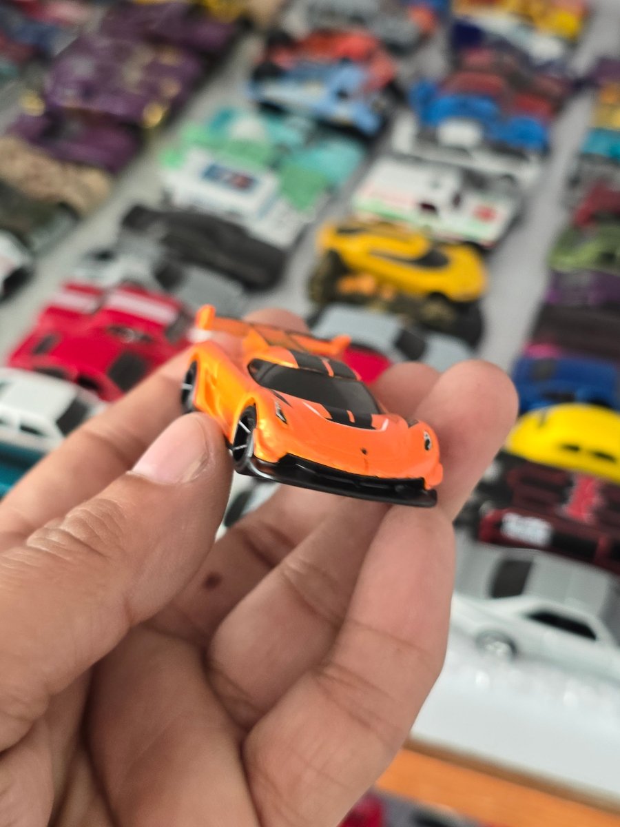 Hot Wheels 2020 Koenigsegg Jesko - Orange (Uncarded) - Kinder Logs