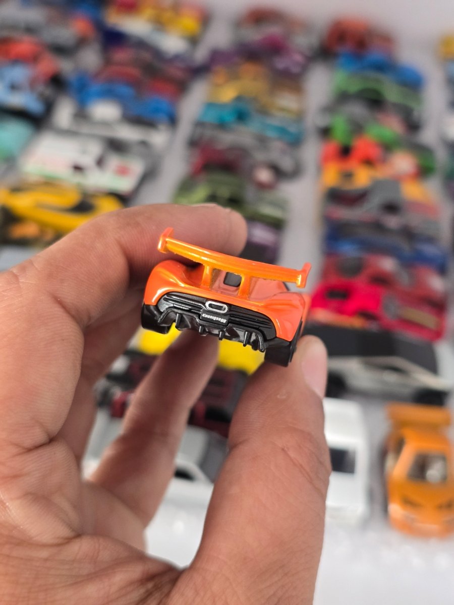 Hot Wheels 2020 Koenigsegg Jesko - Orange (Uncarded) - Kinder Logs