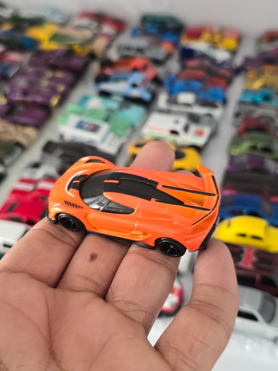 Hot Wheels 2020 Koenigsegg Jesko - Orange (Uncarded) - Kinder Logs