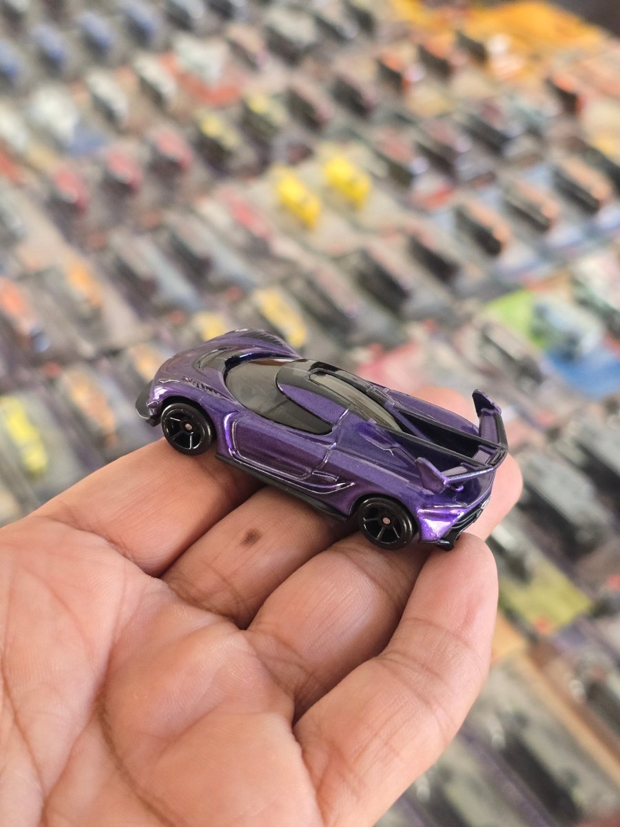 Hot Wheels 2020 Koenigsegg Jesko - Purple (Uncarded) - Kinder Logs