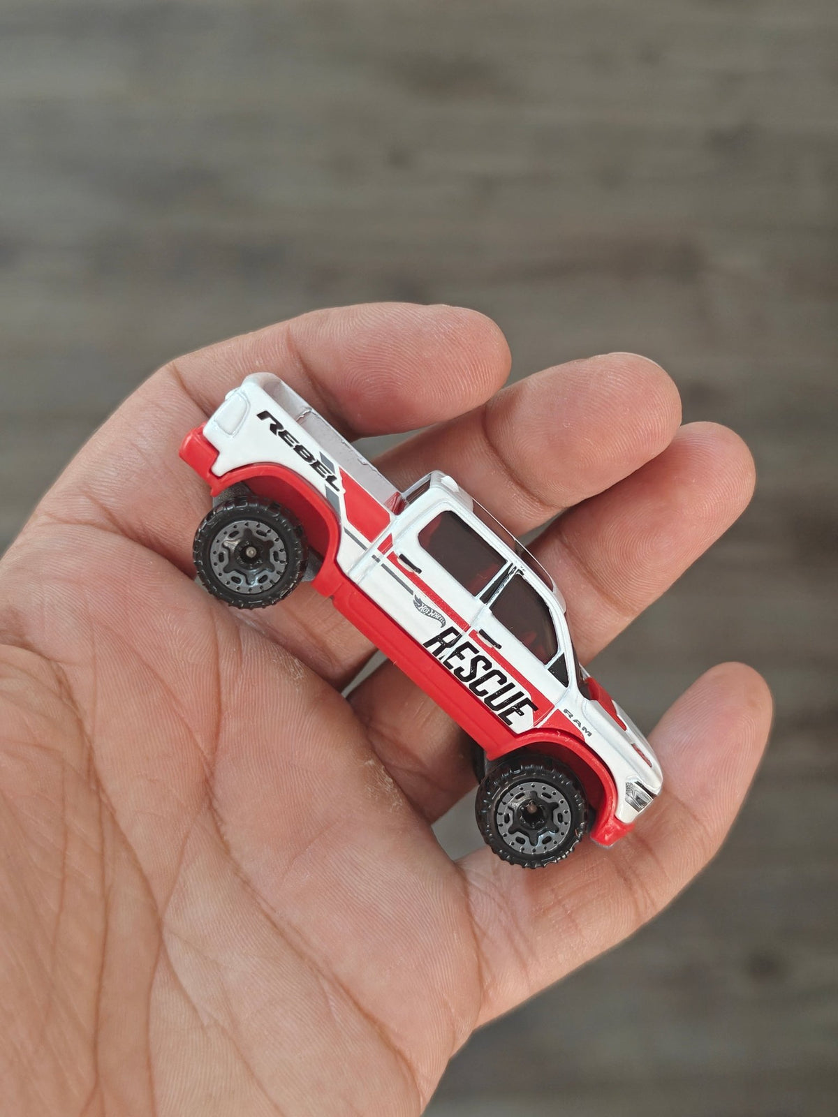 Hot Wheels 2020 RAM 1500 Rebel - White (Uncarded - New) - Kinder Logs