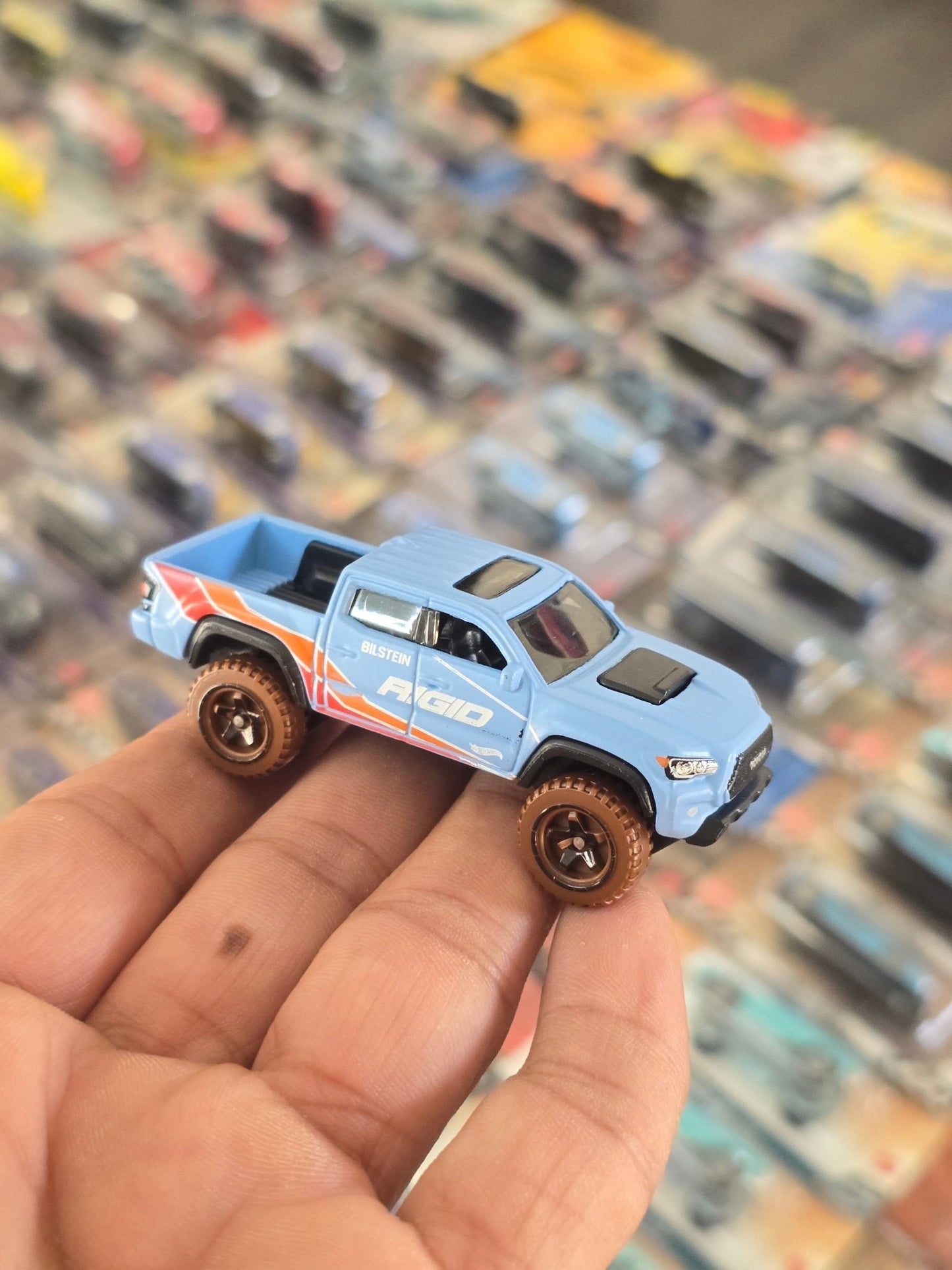 Hot Wheels 2020 Toyota Tacoma (Uncarded) - Kinder Logs