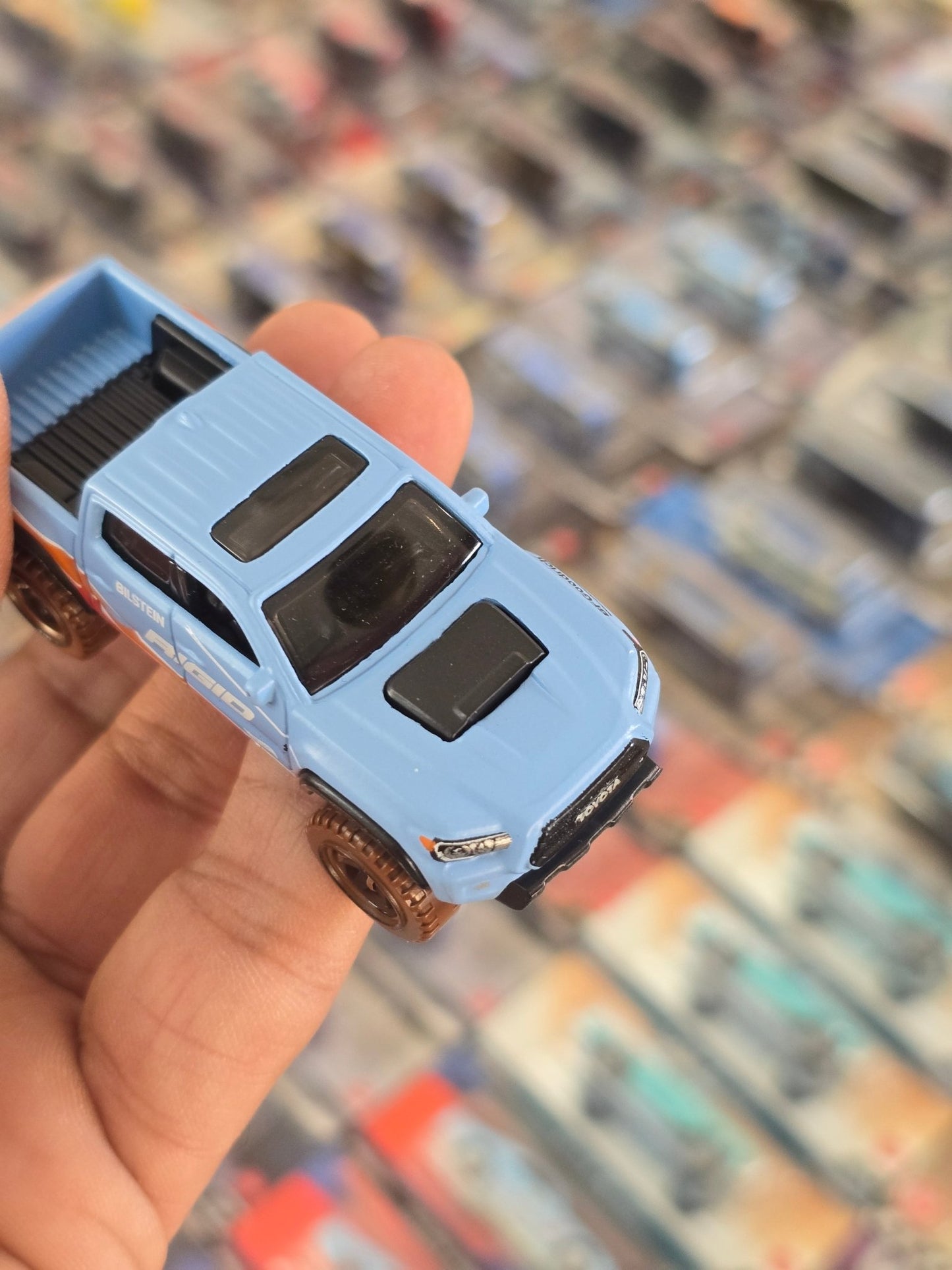 Hot Wheels 2020 Toyota Tacoma (Uncarded) - Kinder Logs