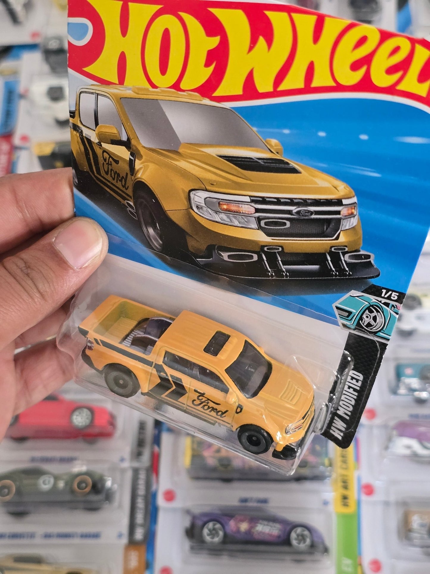 Hot Wheels 2022 Ford Maverick Custom (Imported) - Kinder Logs