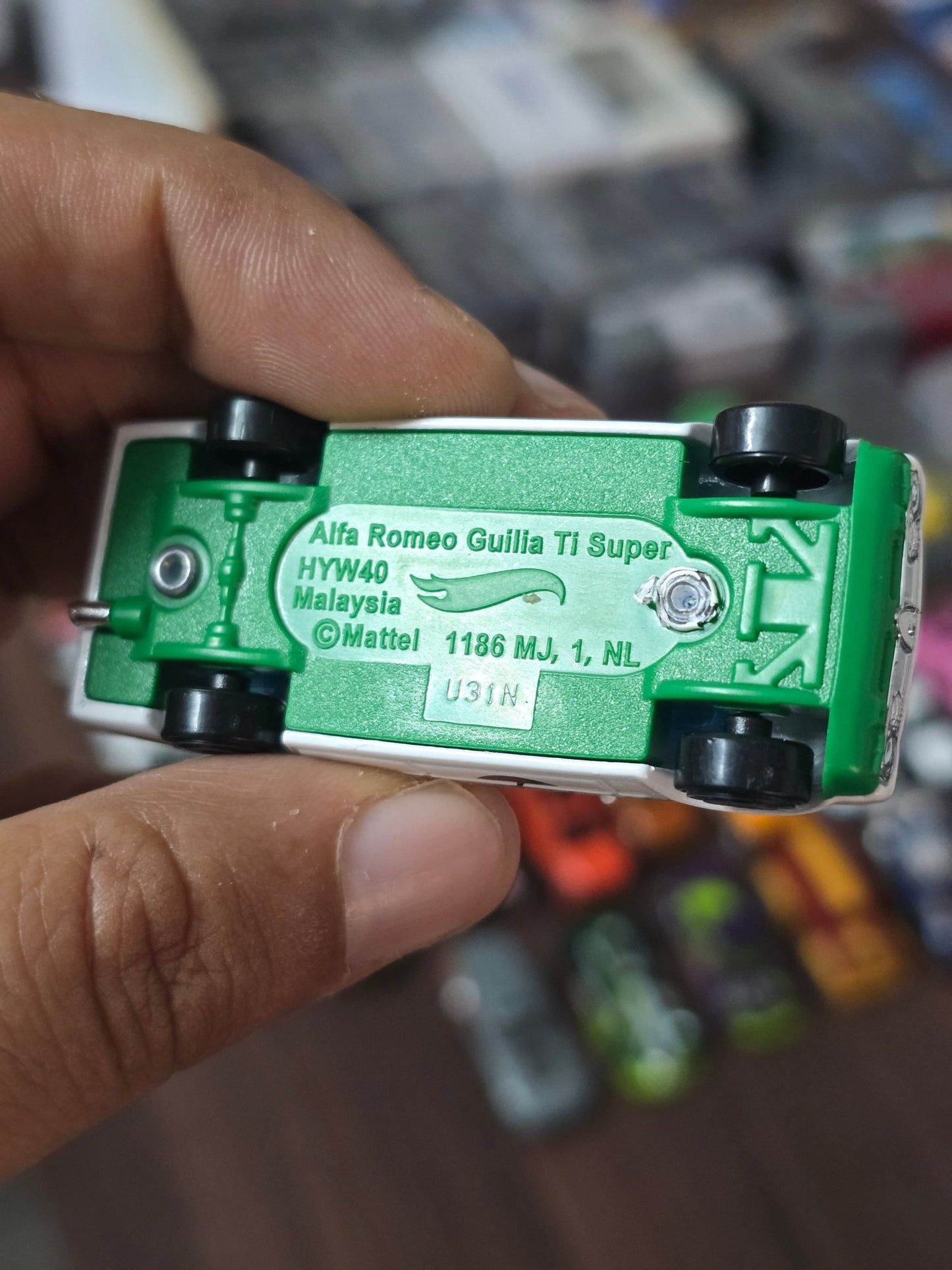 Hot Wheels Alfa Romeo Giulia Ti Super - White (Uncarded - New) - Kinder Logs