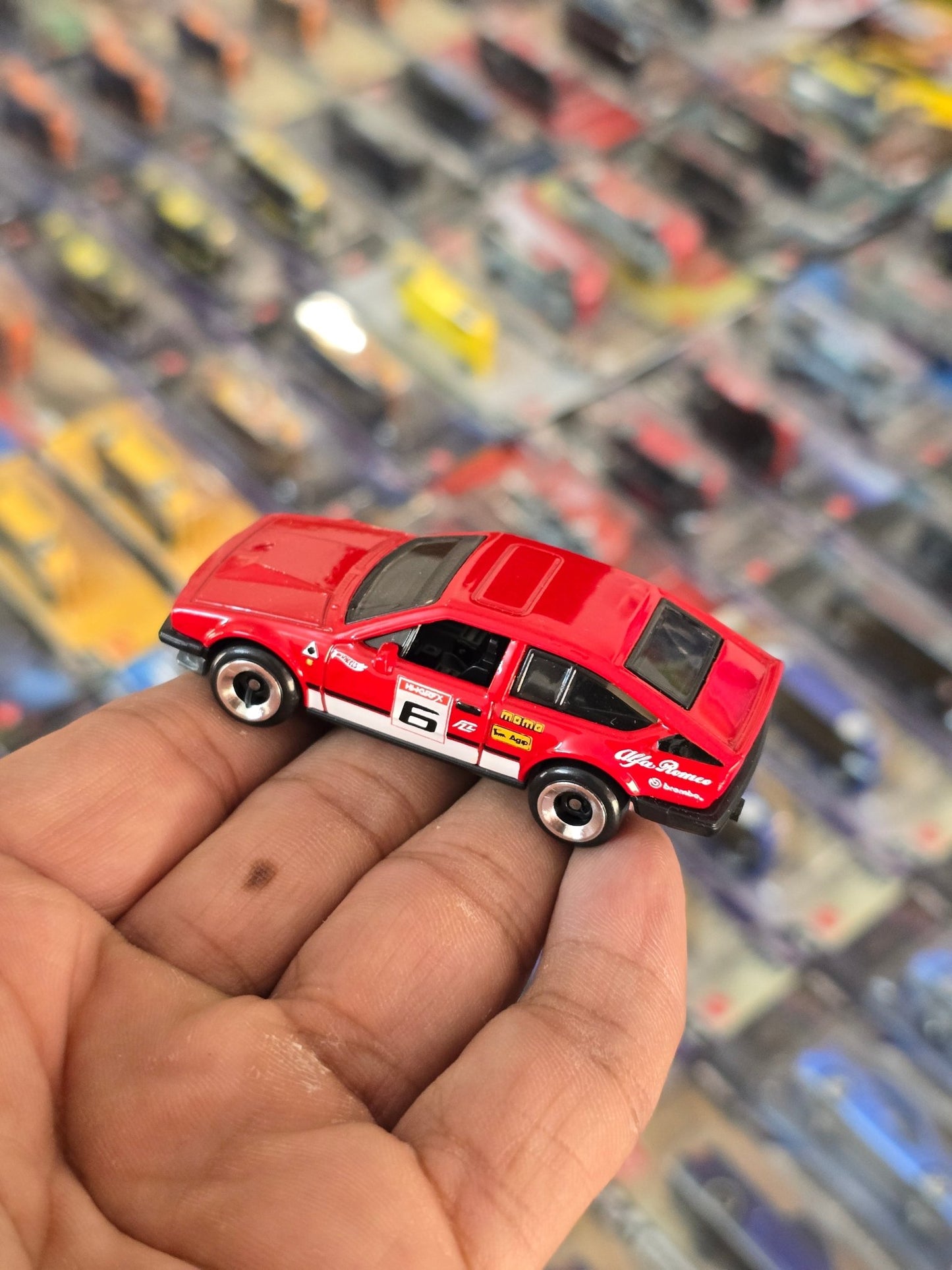 Hot Wheels Alfa Romeo GTV6 3.0 - Red (Uncarded) - Kinder Logs