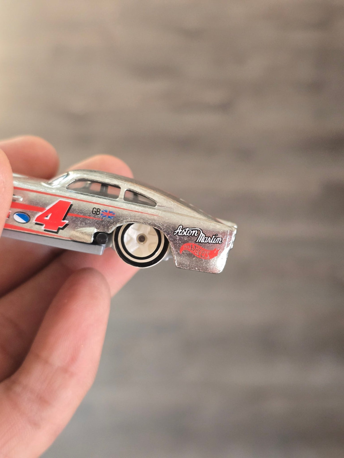 Hot Wheels Aston Martin DB4GT High - Speed Edition (Uncarded - New) - Kinder Logs