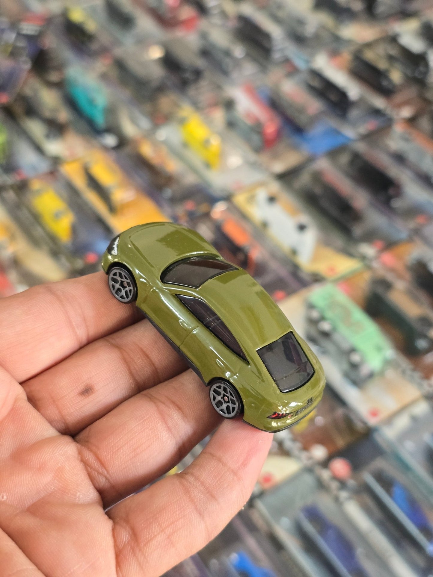 Hot Wheels Audi RS e - Tron GT - Rare Green Color (Uncarded) - Kinder Logs