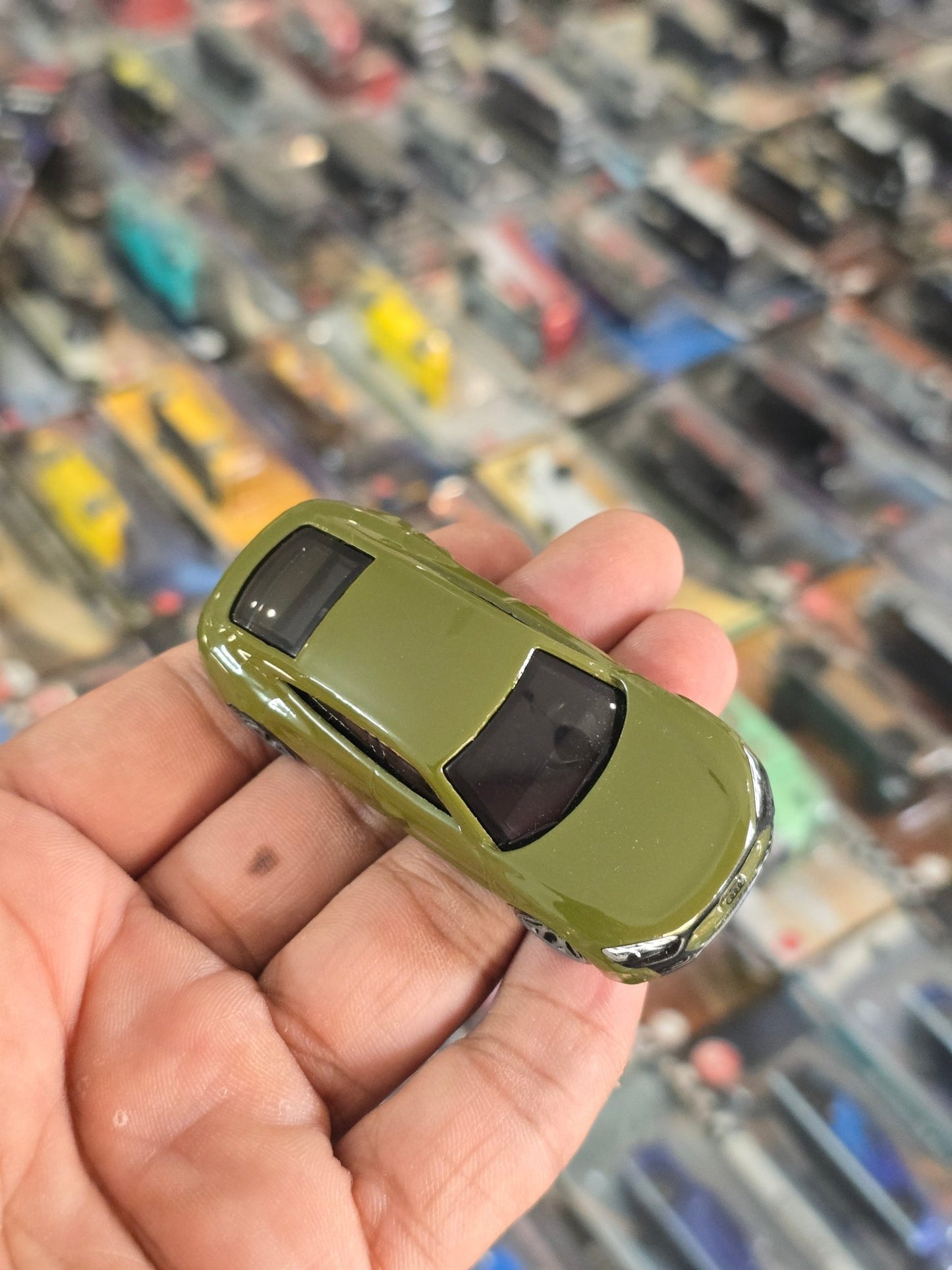 Hot Wheels Audi RS e - Tron GT - Rare Green Color (Uncarded) - Kinder Logs