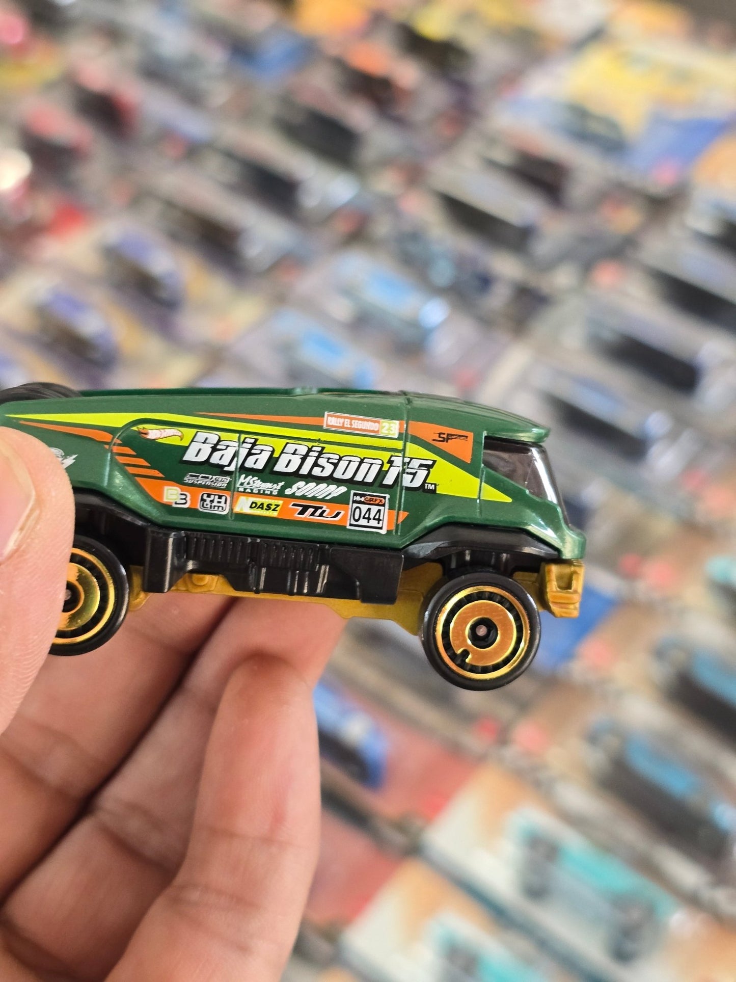 Hot Wheels Baja Bison T5 (Uncarded) - Kinder Logs