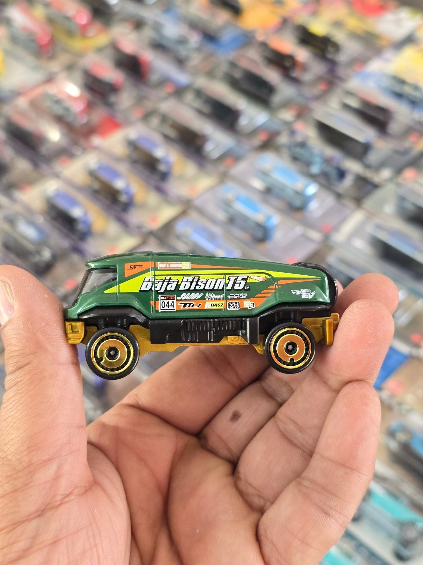 Hot Wheels Baja Bison T5 (Uncarded) - Kinder Logs