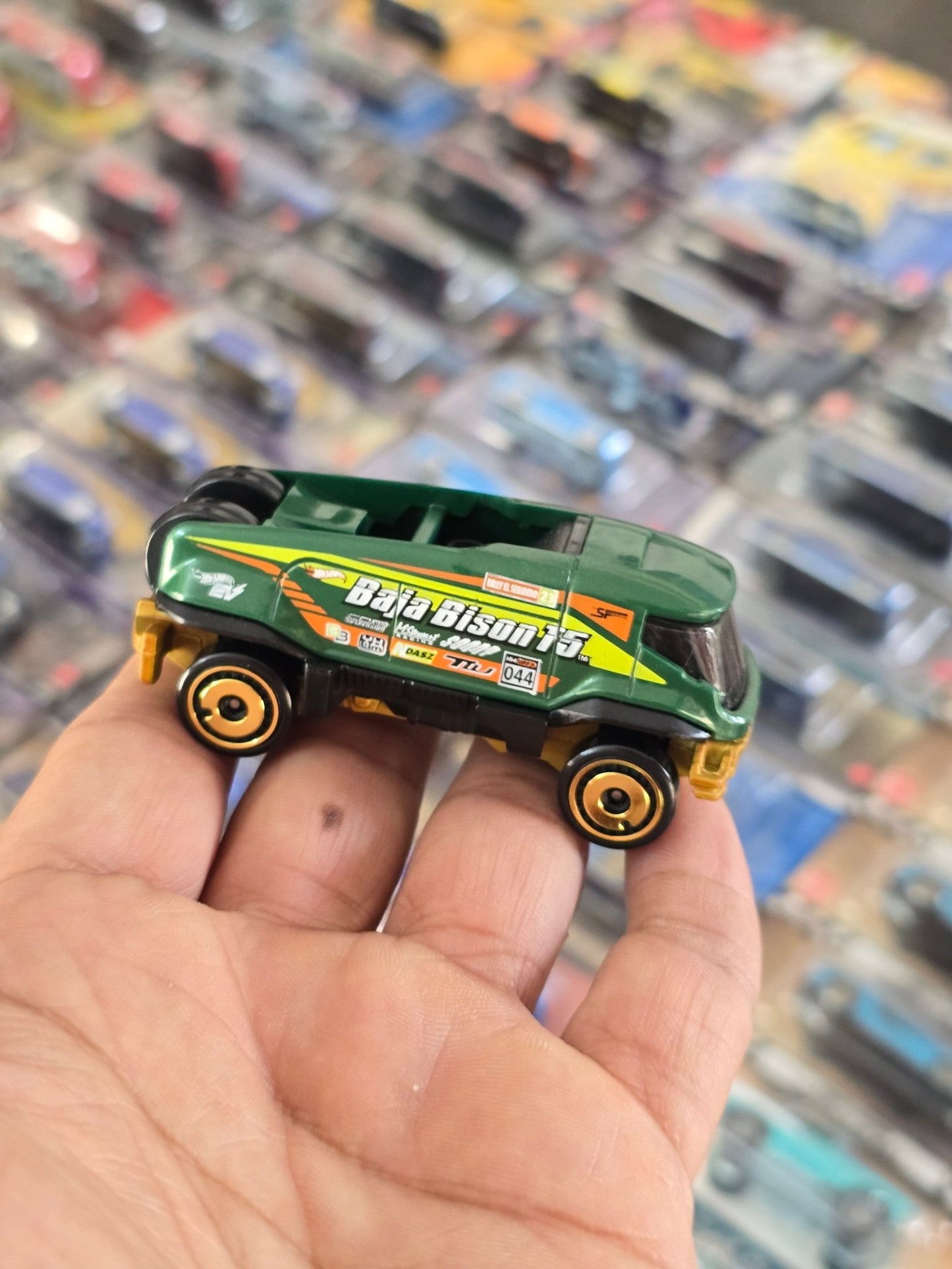Hot Wheels Baja Bison T5 (Uncarded) - Kinder Logs