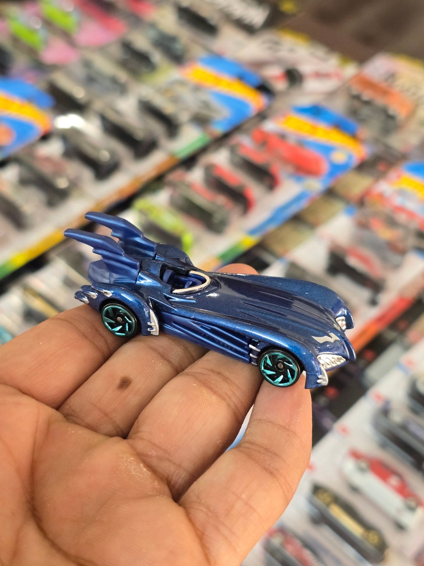 Hot Wheels Batman And Robin Batmobile 2025 (Uncarded) - Kinder Logs