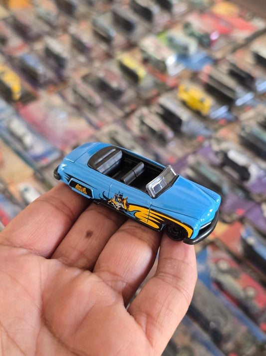 Hot Wheels Batman Series Batgirl Car (Uncarded) - Kinder Logs