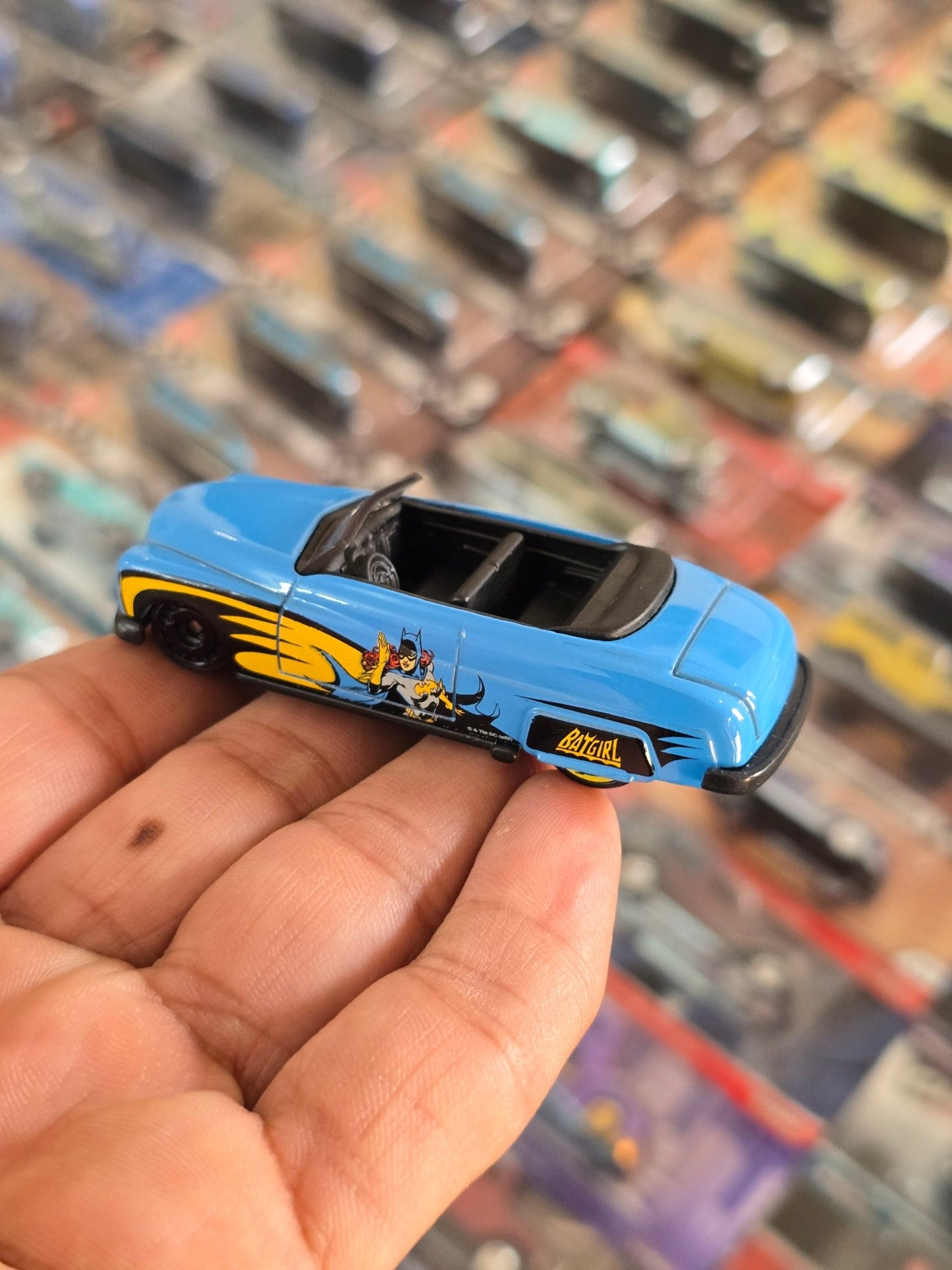 Hot Wheels Batman Series Batgirl Car (Uncarded) - Kinder Logs