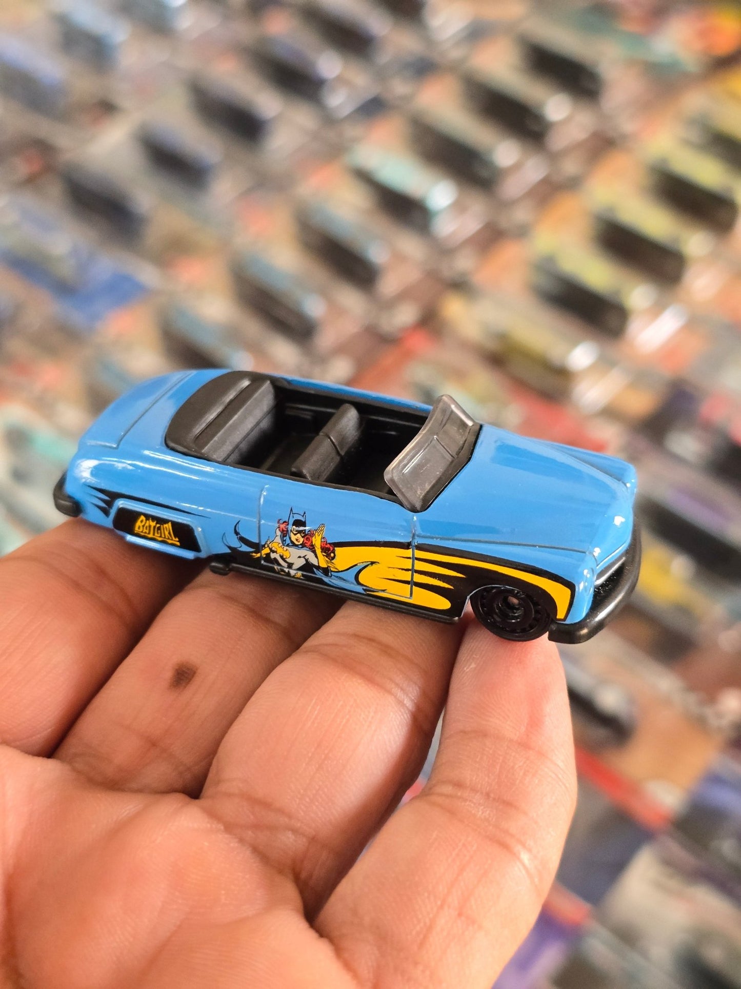 Hot Wheels Batman Series Batgirl Car (Uncarded) - Kinder Logs