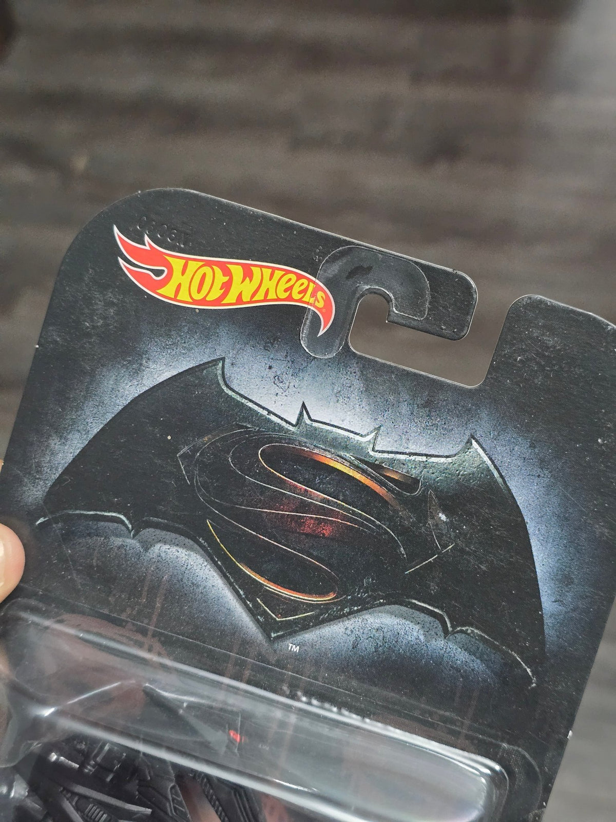 Hot Wheels Batman vs Superman Batwing (Rare Card) - Kinder Logs