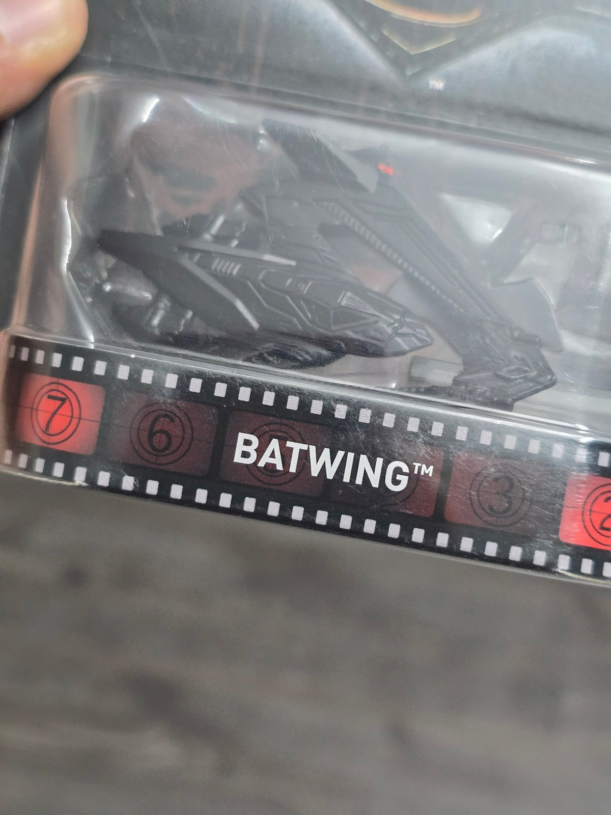 Hot Wheels Batman vs Superman Batwing (Rare Card) - Kinder Logs