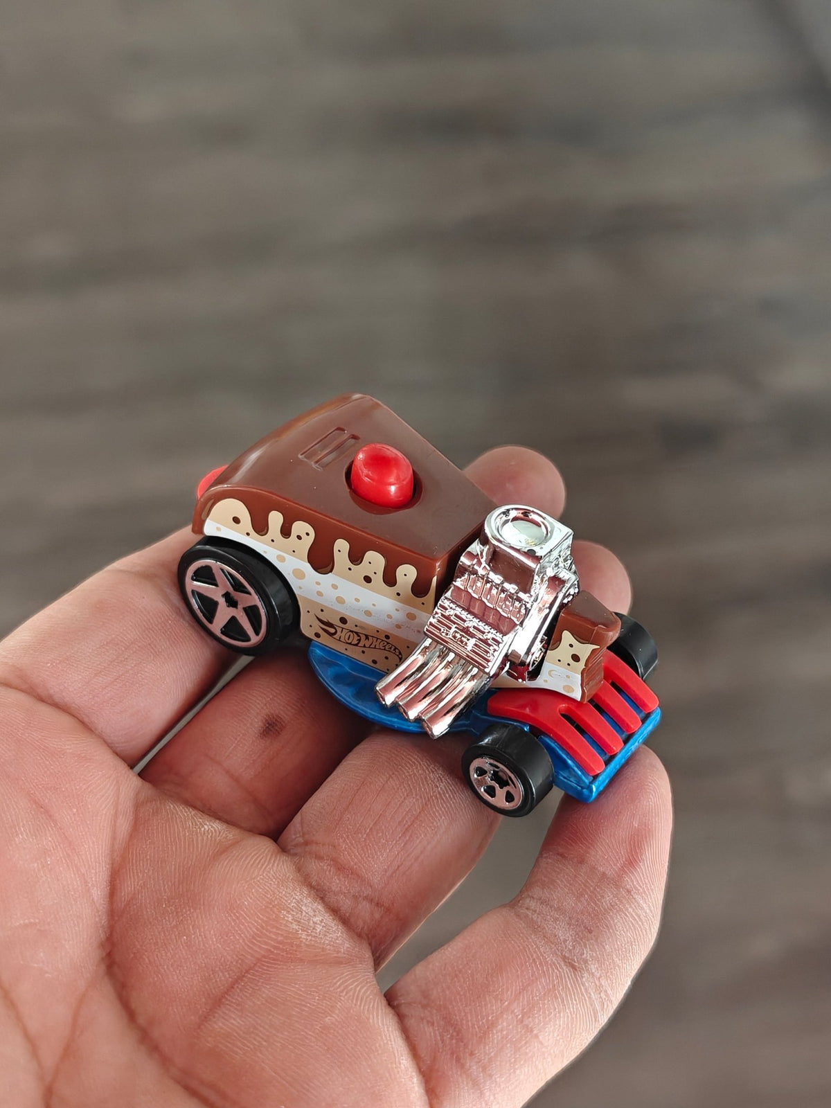 Hot Wheels Birthday Burner - Birthday Cake Car (Uncarded - New) - Kinder Logs