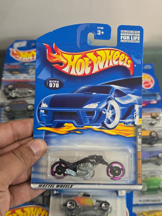 Hot Wheels Blast Lane - Skull & Crossbones Series - Collector No. 070 - Kinder Logs