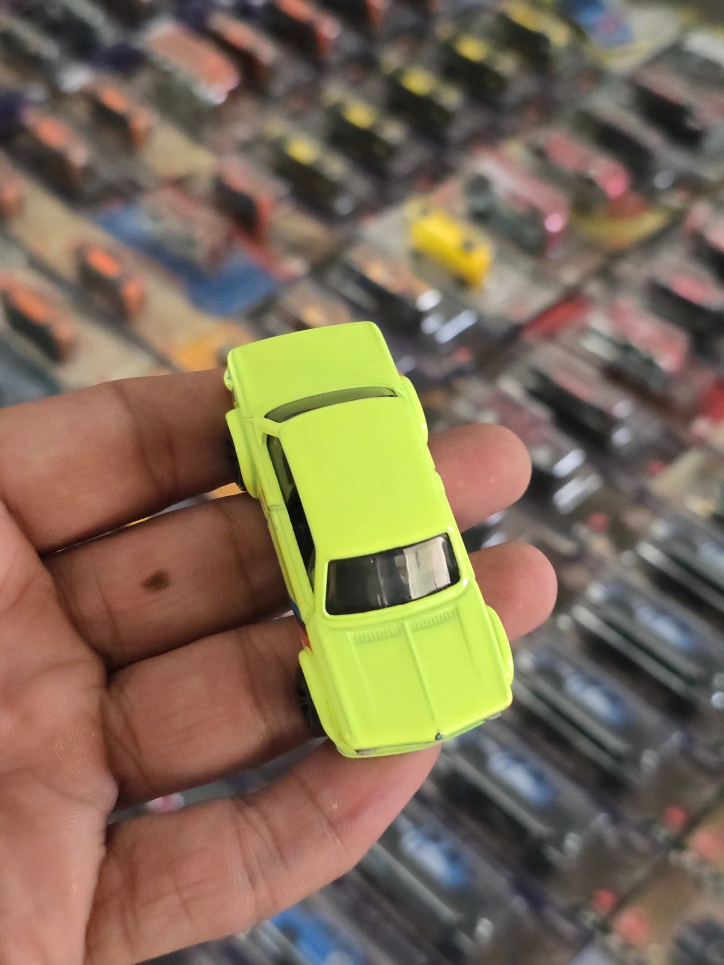 Hot Wheels BMW 2002 Neon Speeders - Green (Uncarded) - Kinder Logs