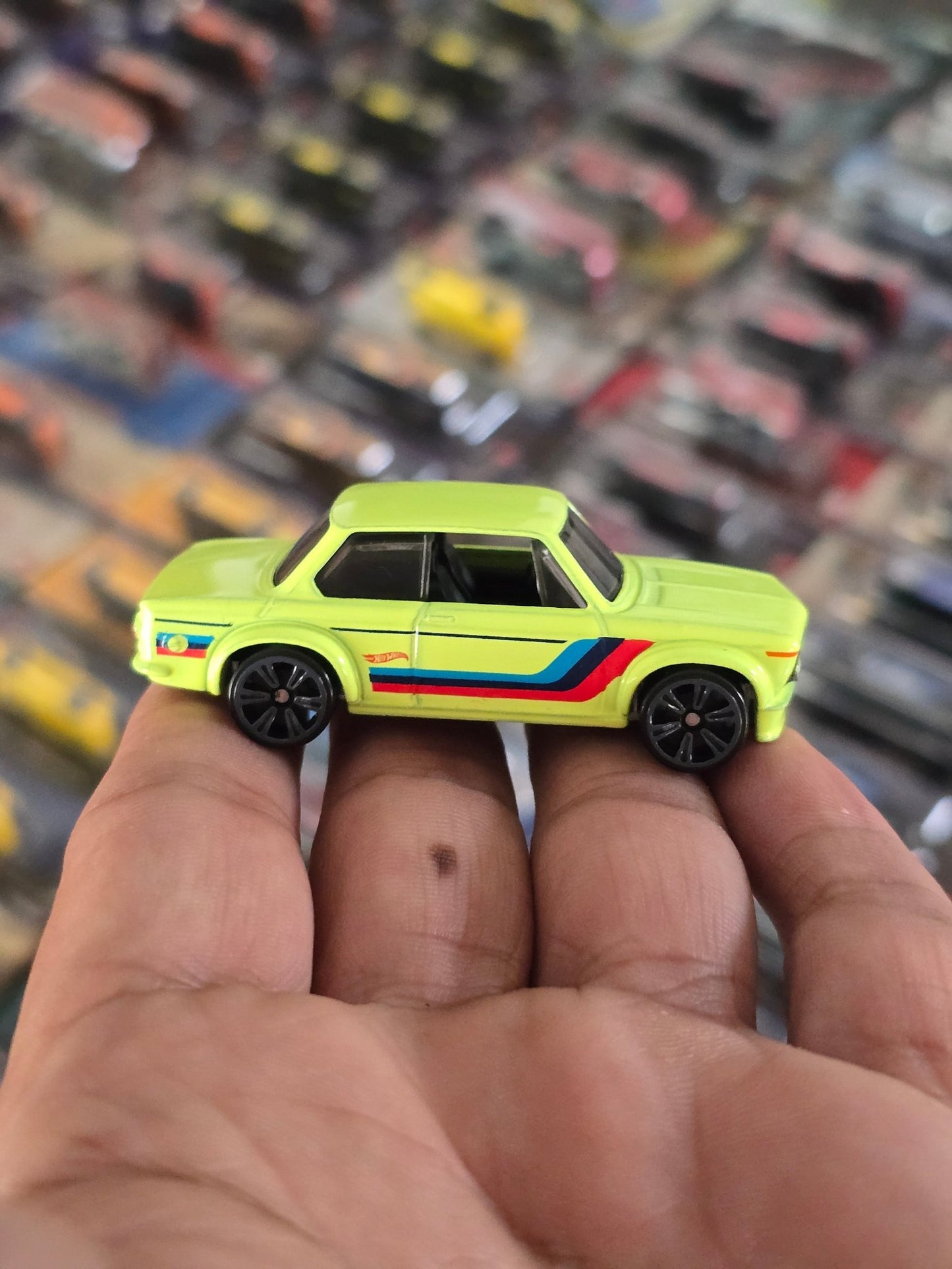 Hot Wheels BMW 2002 Neon Speeders - Green (Uncarded) - Kinder Logs