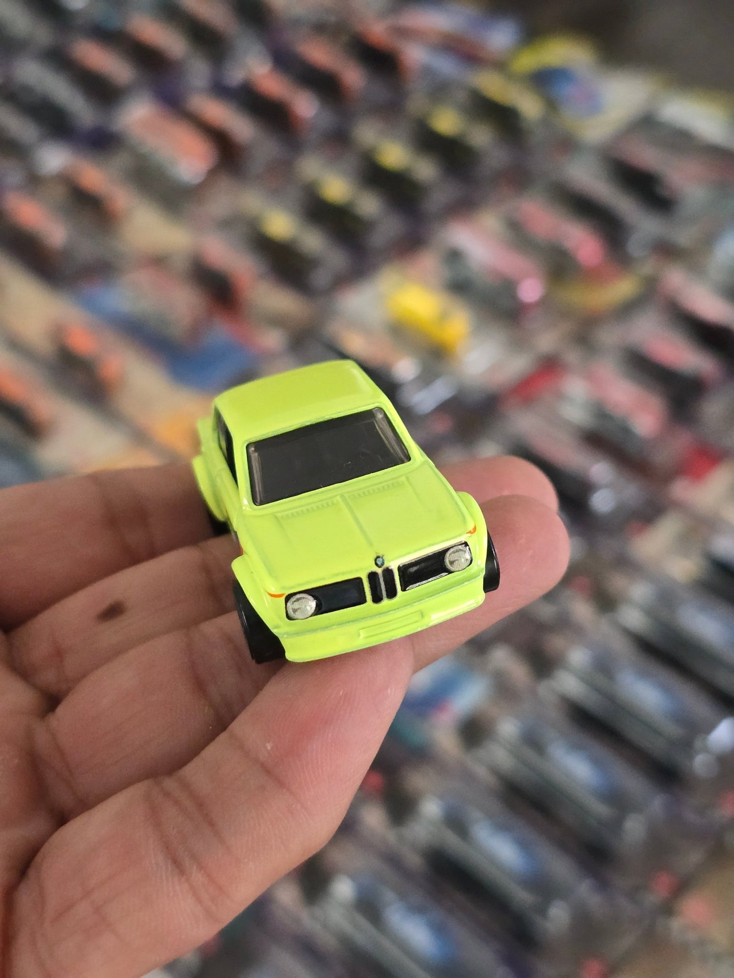 Hot Wheels BMW 2002 Neon Speeders - Green (Uncarded) - Kinder Logs
