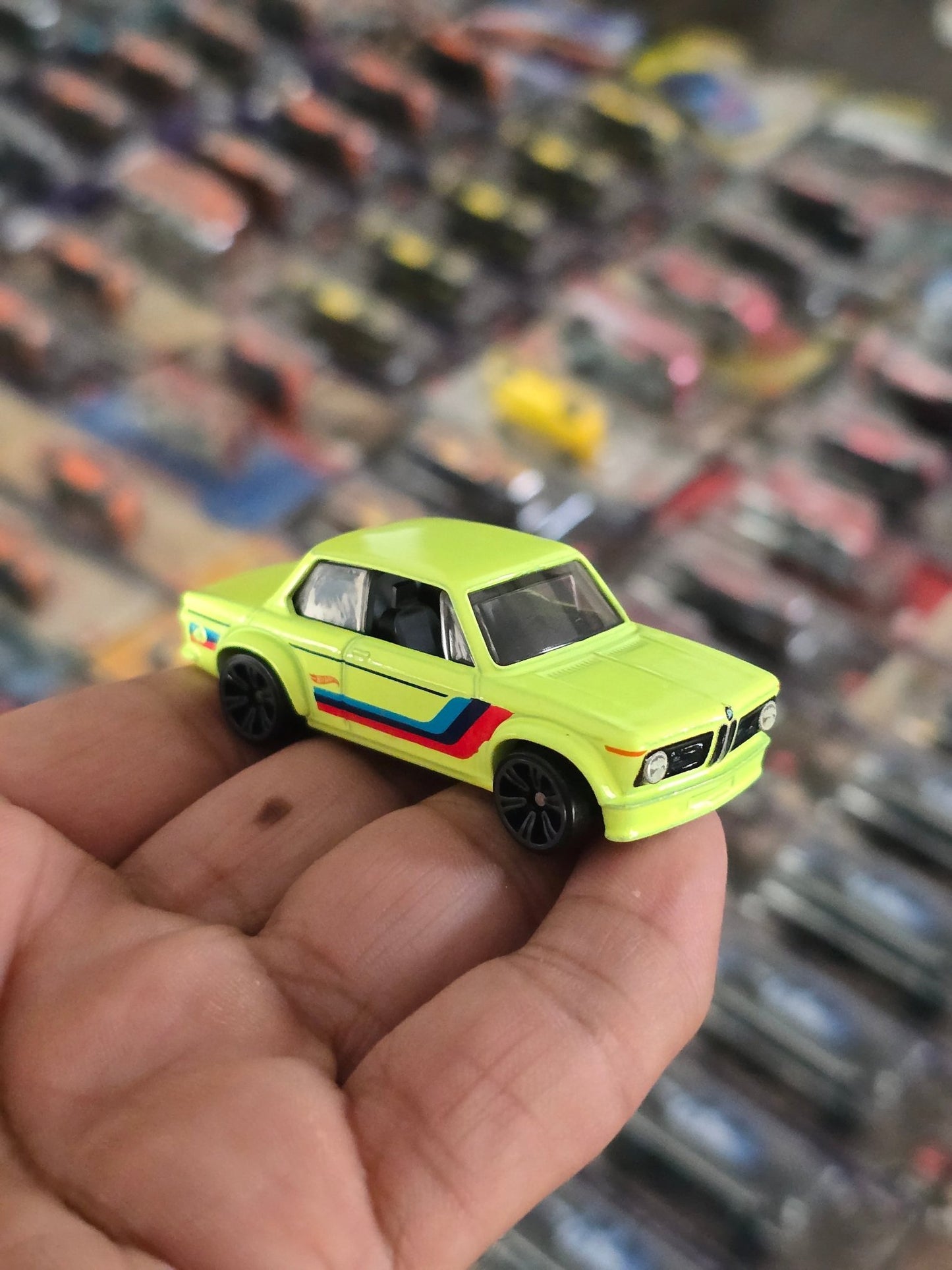 Hot Wheels BMW 2002 Neon Speeders - Green (Uncarded) - Kinder Logs