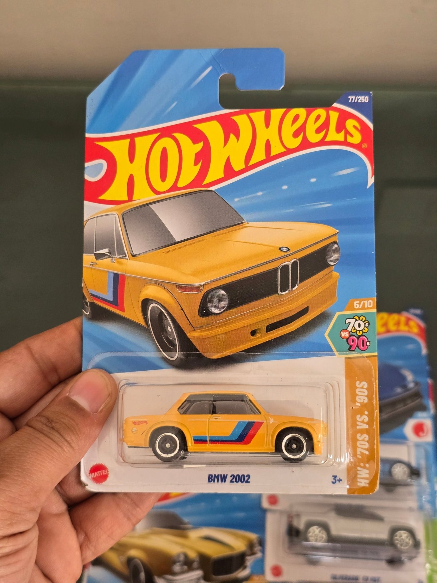 Hot Wheels BMW 2002 - Yellow (Imported) - Kinder Logs