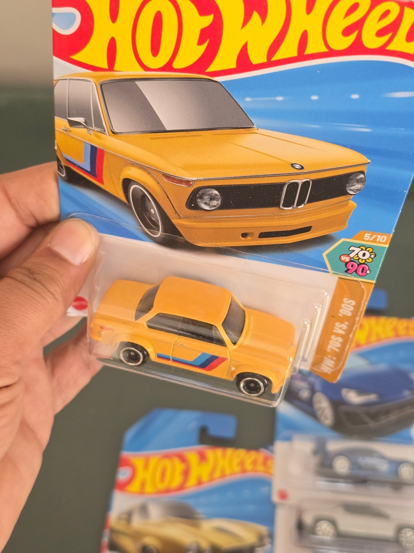 Hot Wheels BMW 2002 - Yellow (Imported) - Kinder Logs