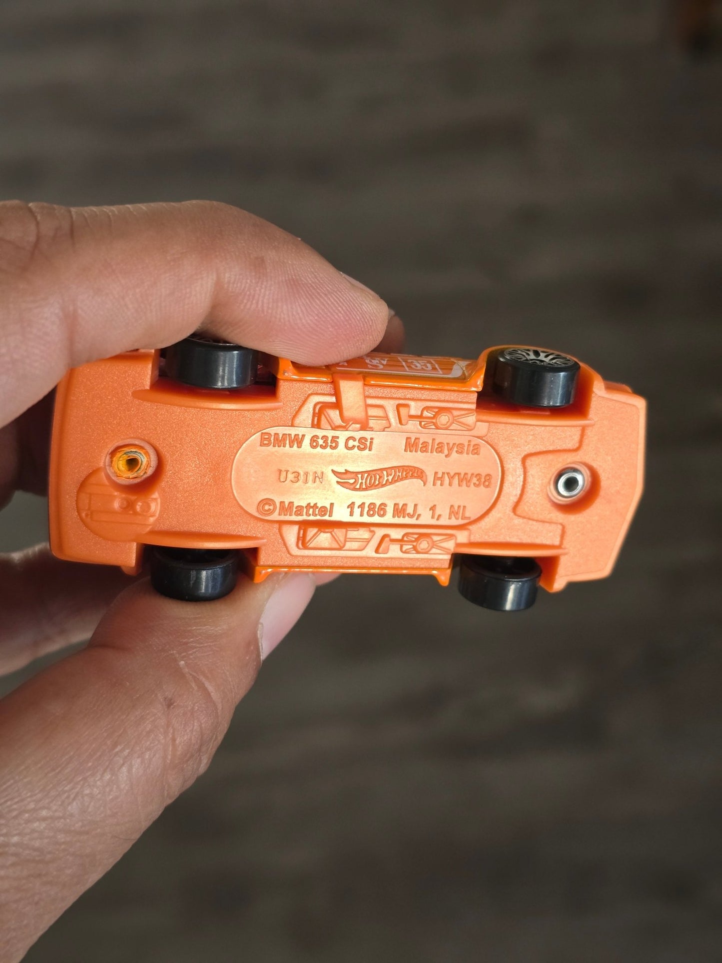 Hot Wheels BMW 635 CSi - Orange (Uncarded - New) - Kinder Logs