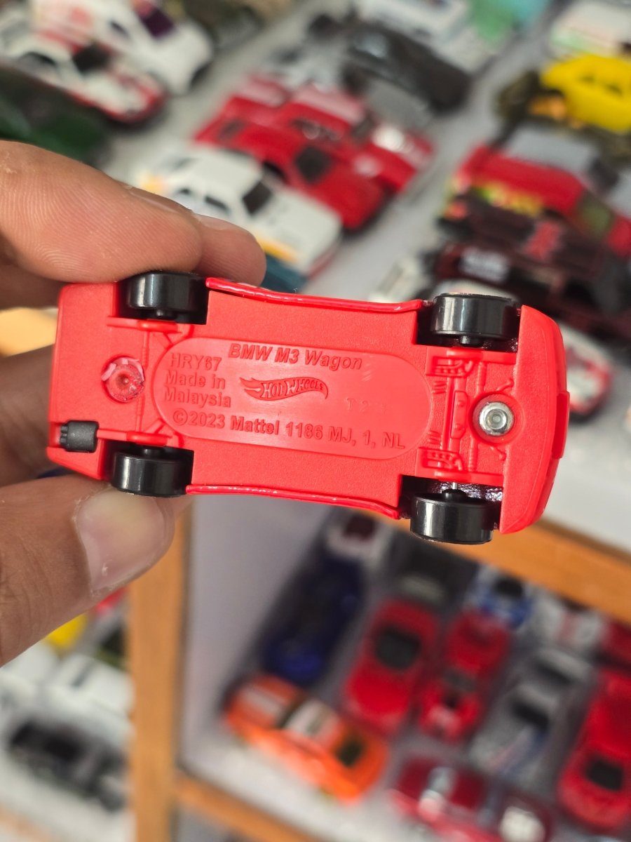 Hot Wheels BMW M3 Wagon - Red (Uncarded) - Kinder Logs