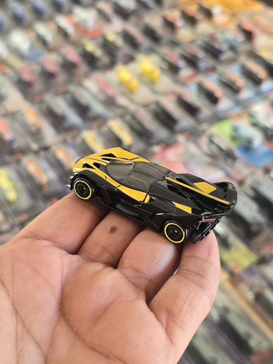 Hot Wheels Bugatti Bolide - Yellow (Uncarded) - Kinder Logs