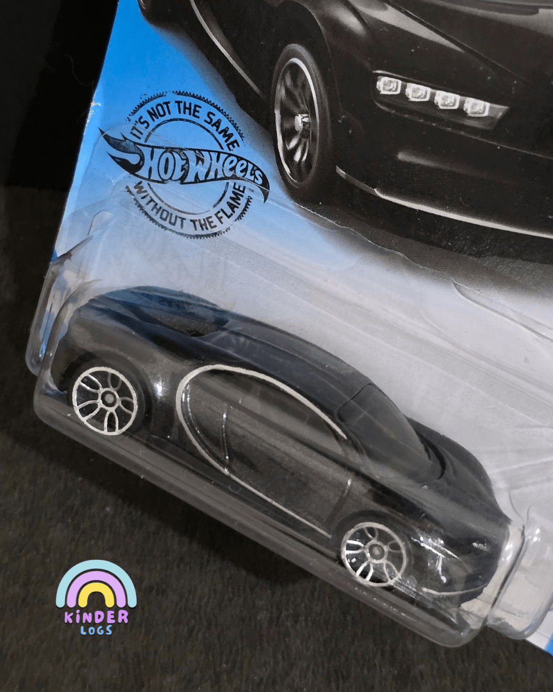 Hot Wheels Bugatti Chiron - Black (Imported) - Kinder Logs