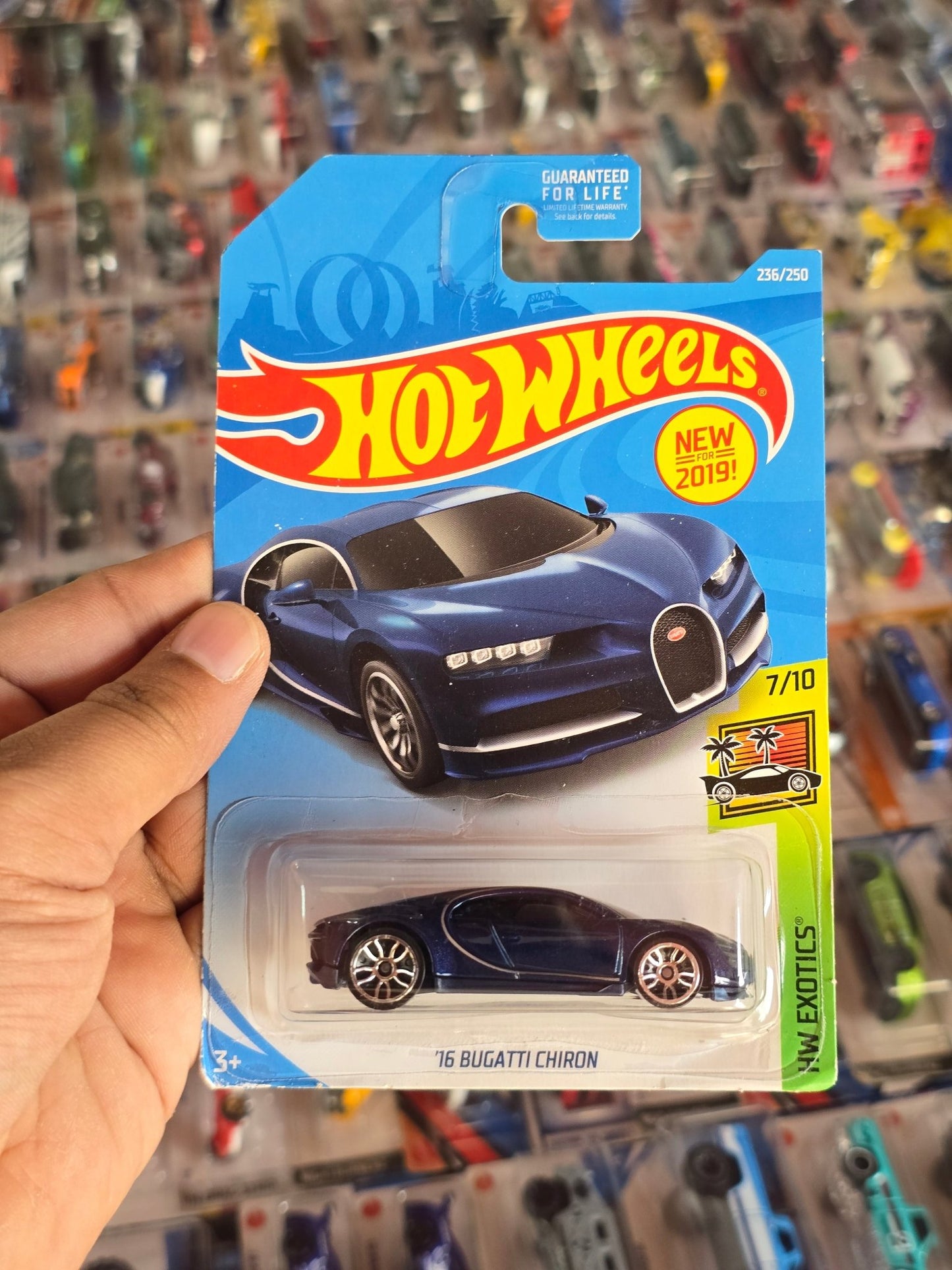 Hot Wheels Bugatti Chiron - Blue (Imported) - Kinder Logs