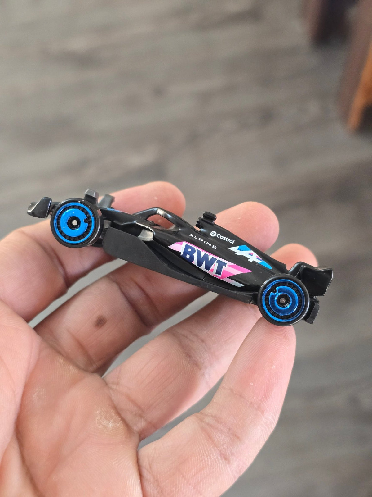 Hot Wheels BWT Alpine F1 Team Car (Uncarded - New) - Kinder Logs