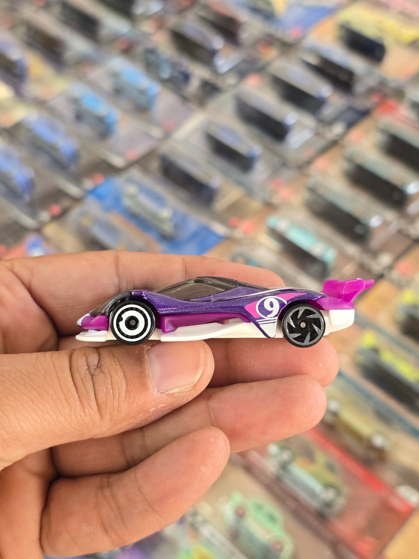 Hot Wheels Celero GT - Purple (Uncarded) - Kinder Logs