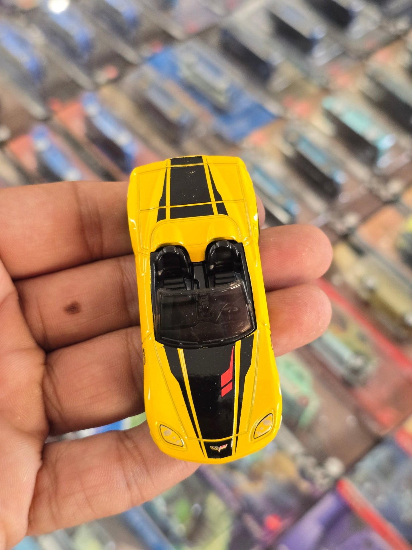 Hot Wheels Chevrolet Corvette C6 - Yellow (Uncarded) - Kinder Logs