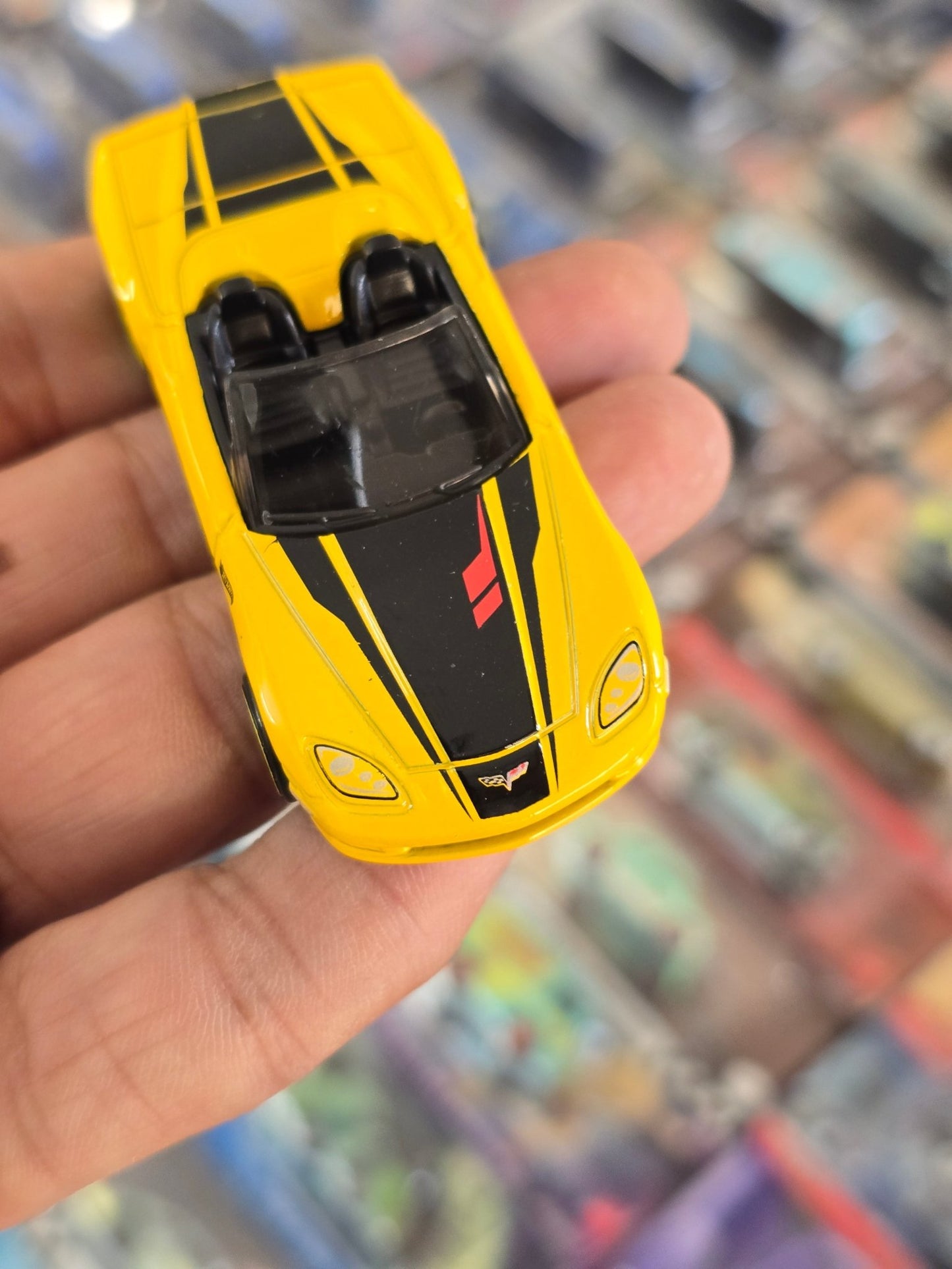 Hot Wheels Chevrolet Corvette C6 - Yellow (Uncarded) - Kinder Logs