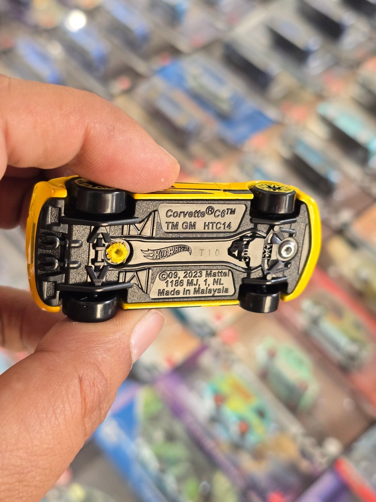 Hot Wheels Chevrolet Corvette C6 - Yellow (Uncarded) - Kinder Logs