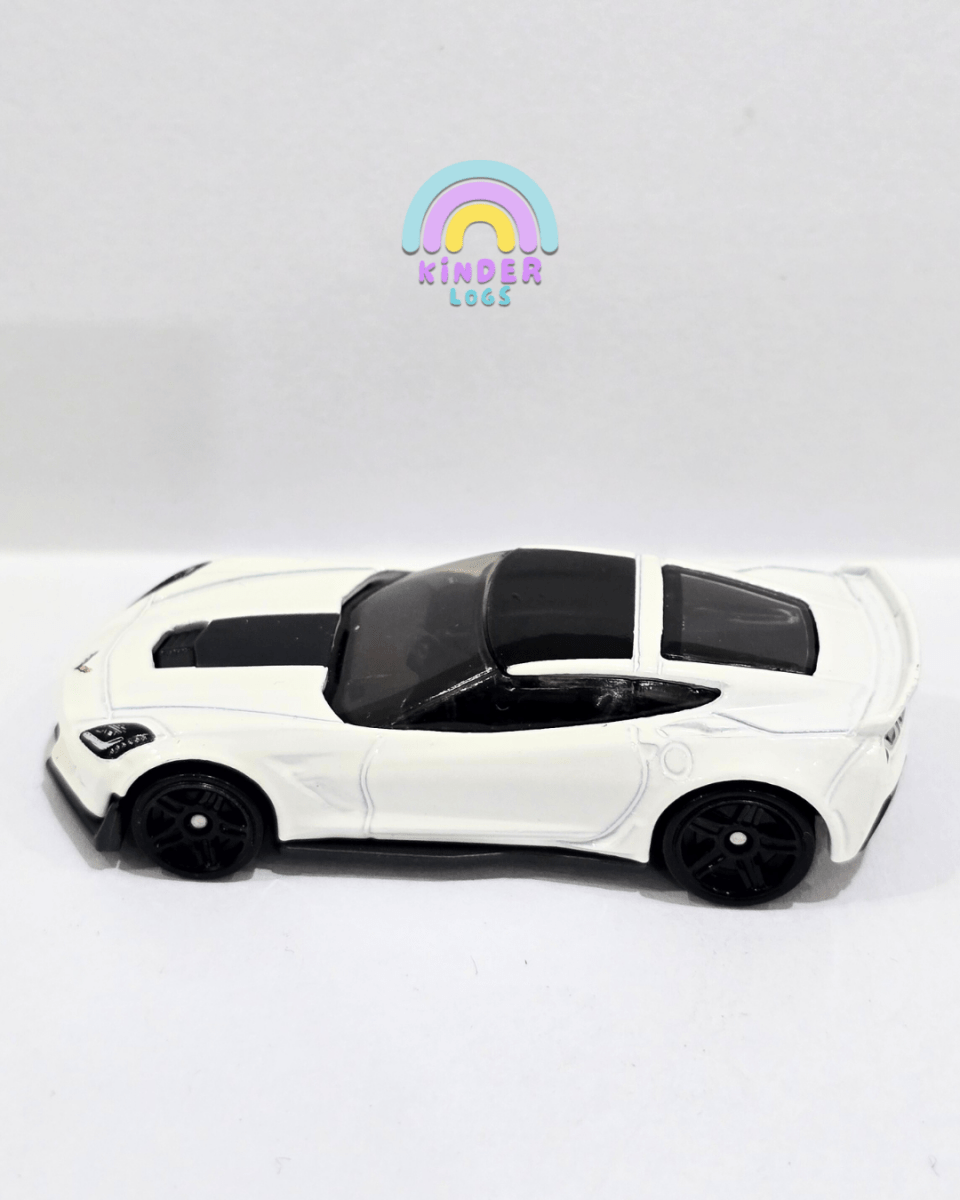 Hot Wheels Chevrolet Corvette C7 Z06 - White (Uncarded) - Kinder Logs