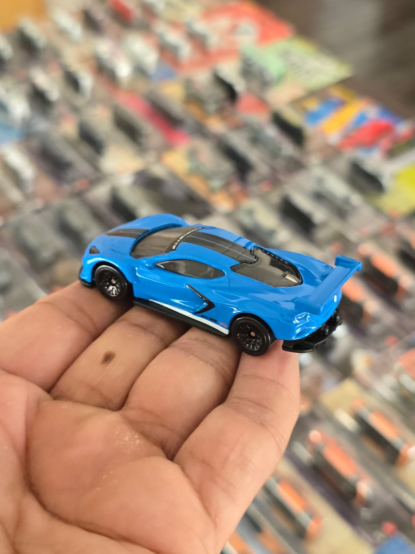 Hot Wheels Chevrolet Corvette C8.R (Uncarded) - Kinder Logs
